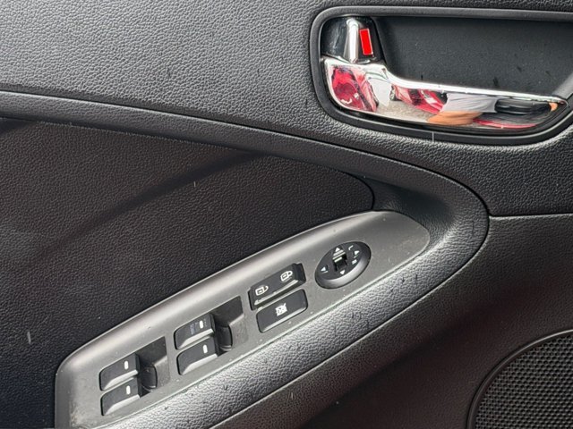Used 2018 Red Kia S image 17