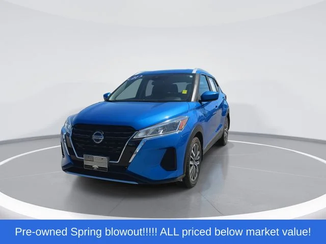 Used 2021 Blue Nissan SV image 3