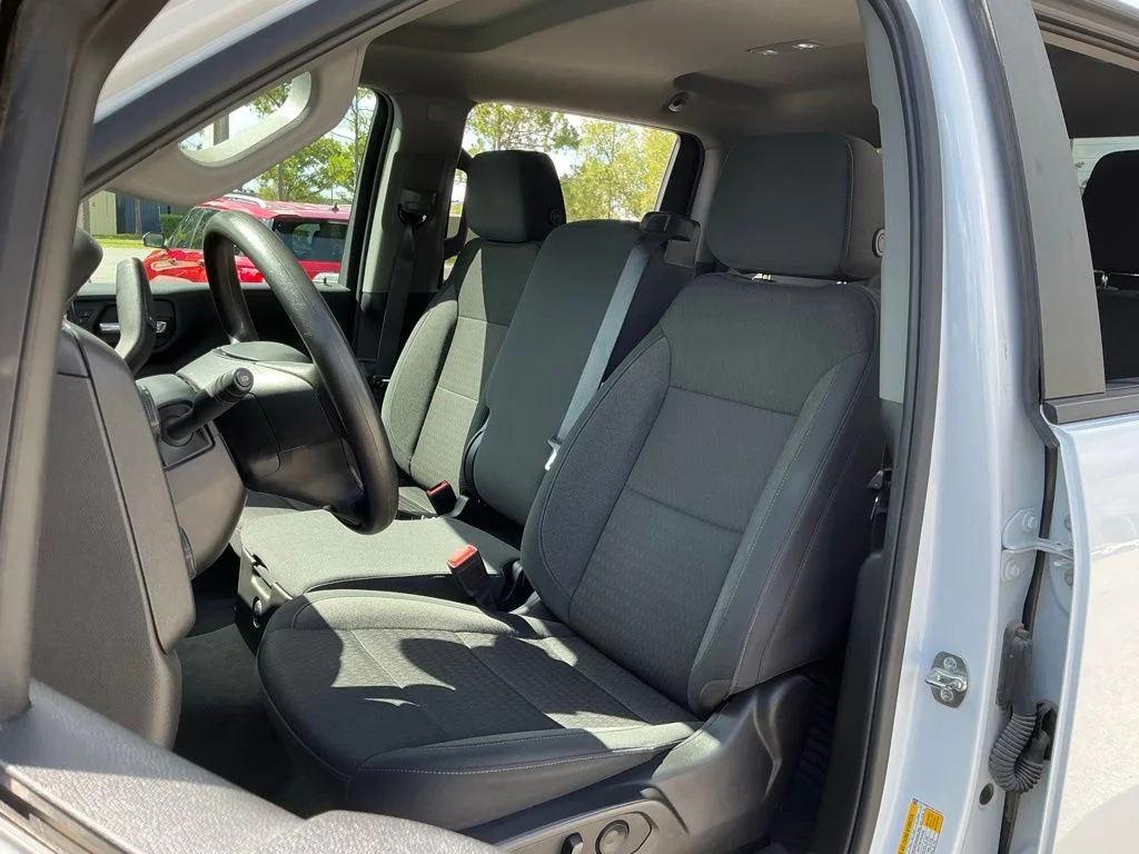 Used 2025 White Chevrolet Custom image 33