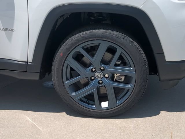 New 2026 Bright White Clear-Coat Exterior Paint Jeep  image 11