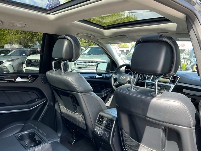 Used 2016 Gray Mercedes-Benz GL 550 image 36