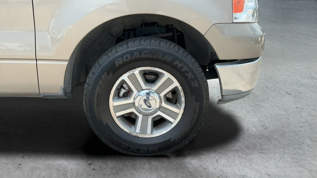 Used 2004 Beige Ford XL image 17