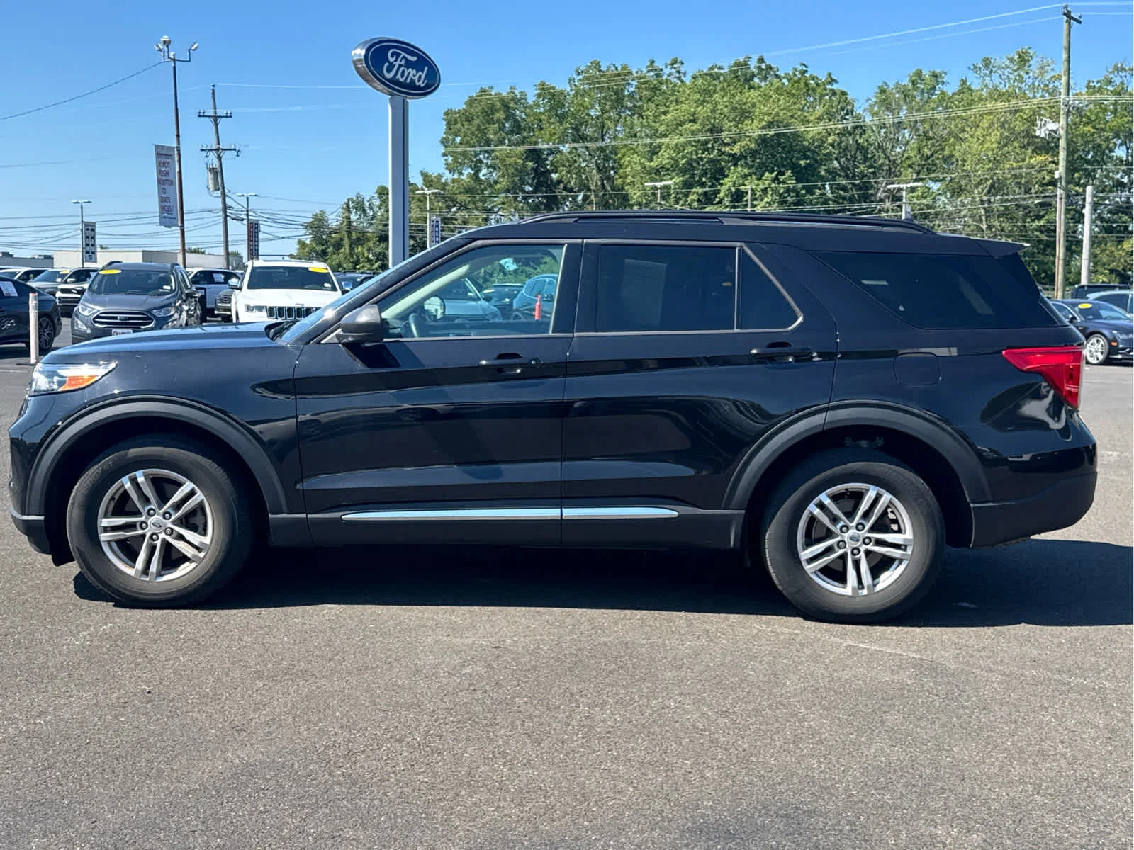 Used 2023 Agate Black Metallic Ford XLT image 2