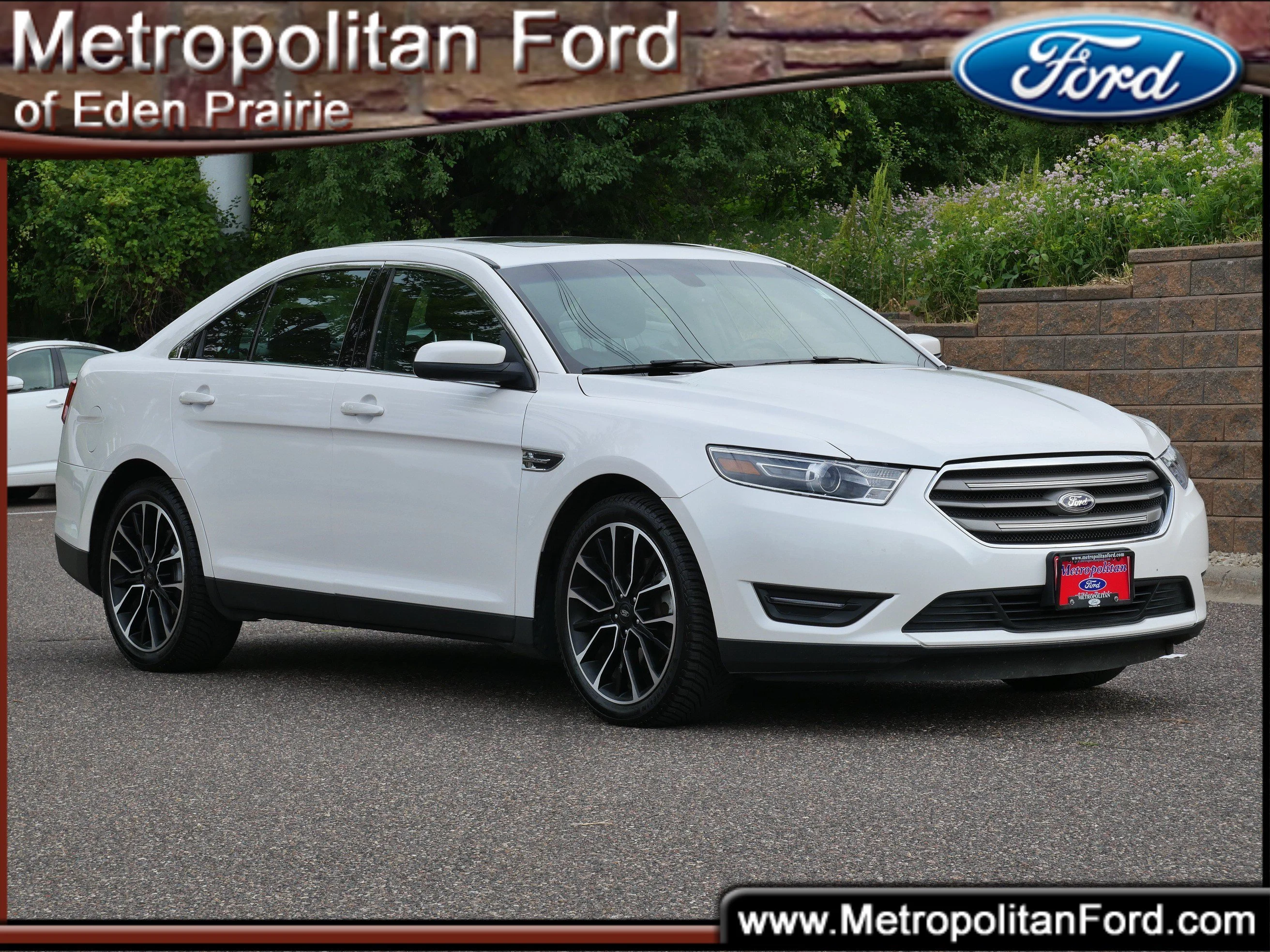 Used 2018 White Platinum Metallic Tri-Coat Ford SEL image 1