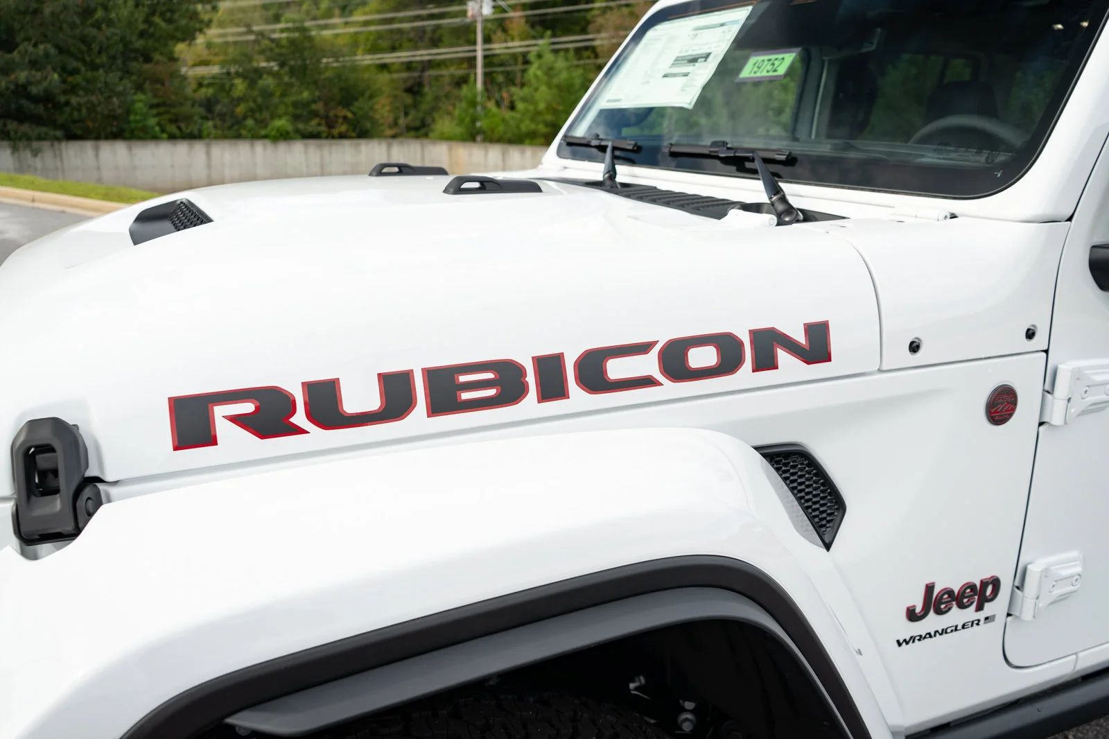 New 2027 Bright White Clear-Coat Paint Jeep Rubicon X image 13