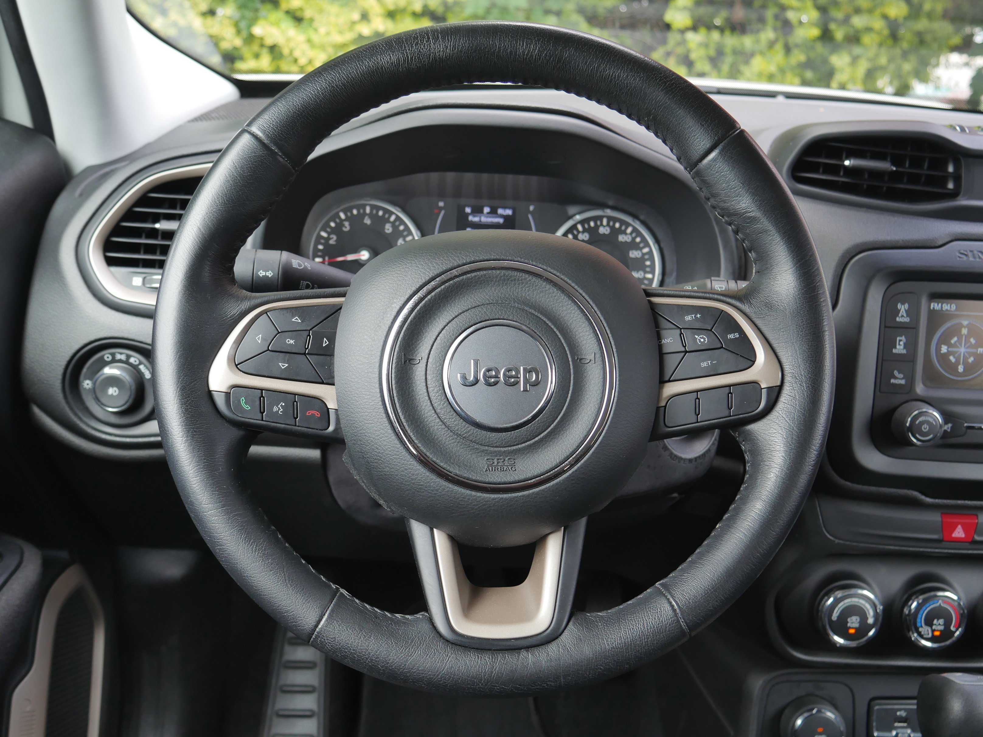 Used 2017 Alpine White Jeep Latitude image 6