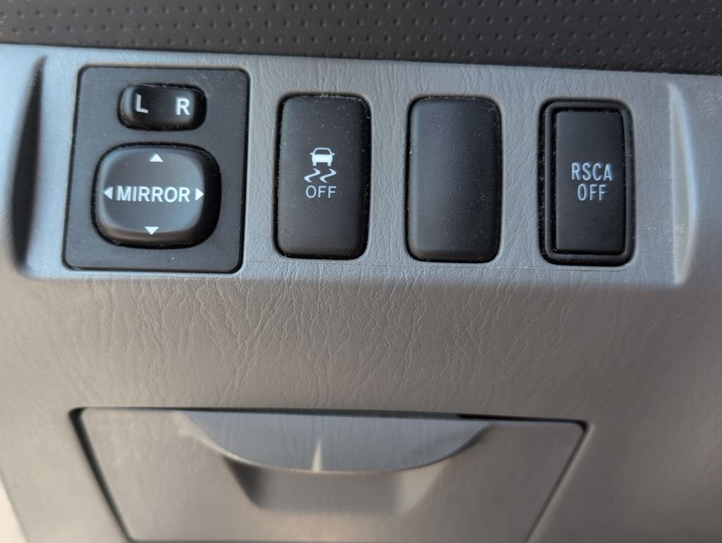 Used 2009 Silver Toyota Base image 19
