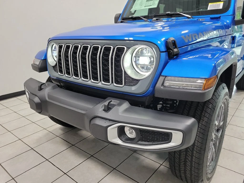 New 2026 Hydro Blue Pearl-Coat Exterior Paint Jeep Sahara image 15