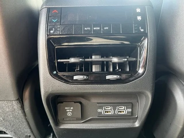 Used 2025 White Jeep Limited 4x4 image 20