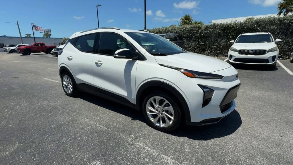 Used 2023 Summit White Chevrolet LT image 2