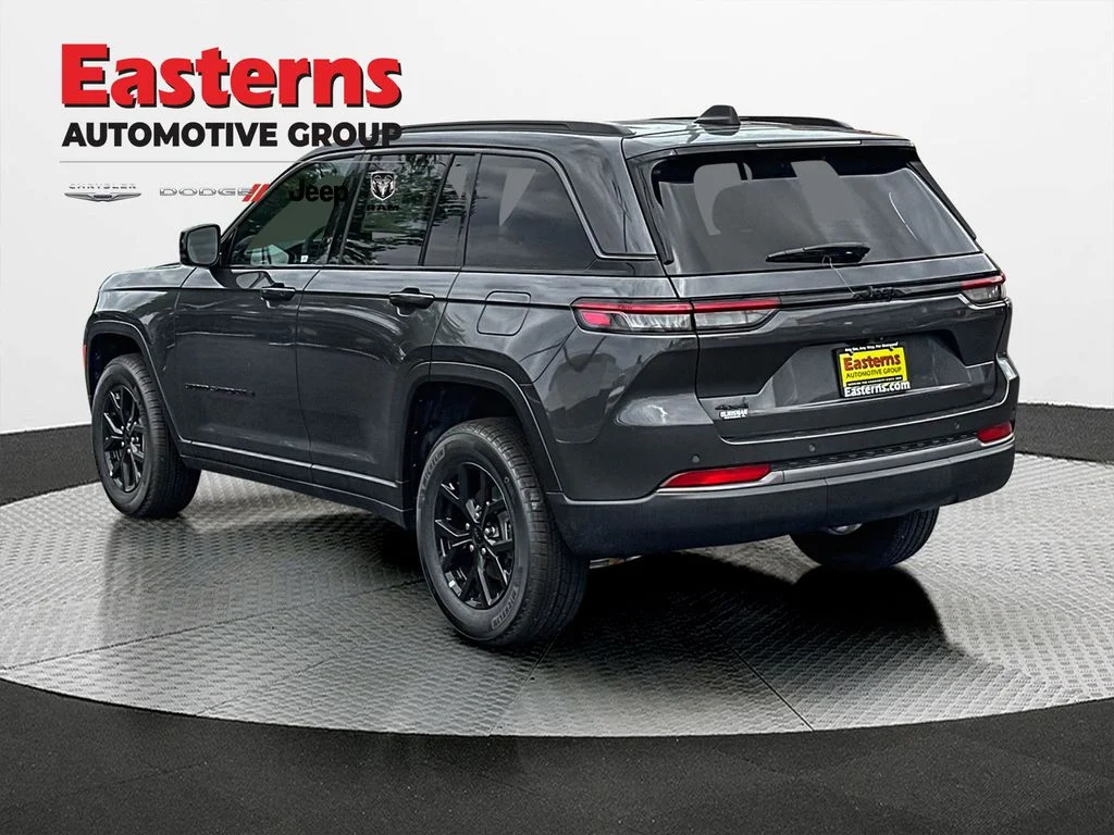 New 2026 Baltic Gray Metallic Clear-Coat Exterior Paint Jeep Altitude image 9