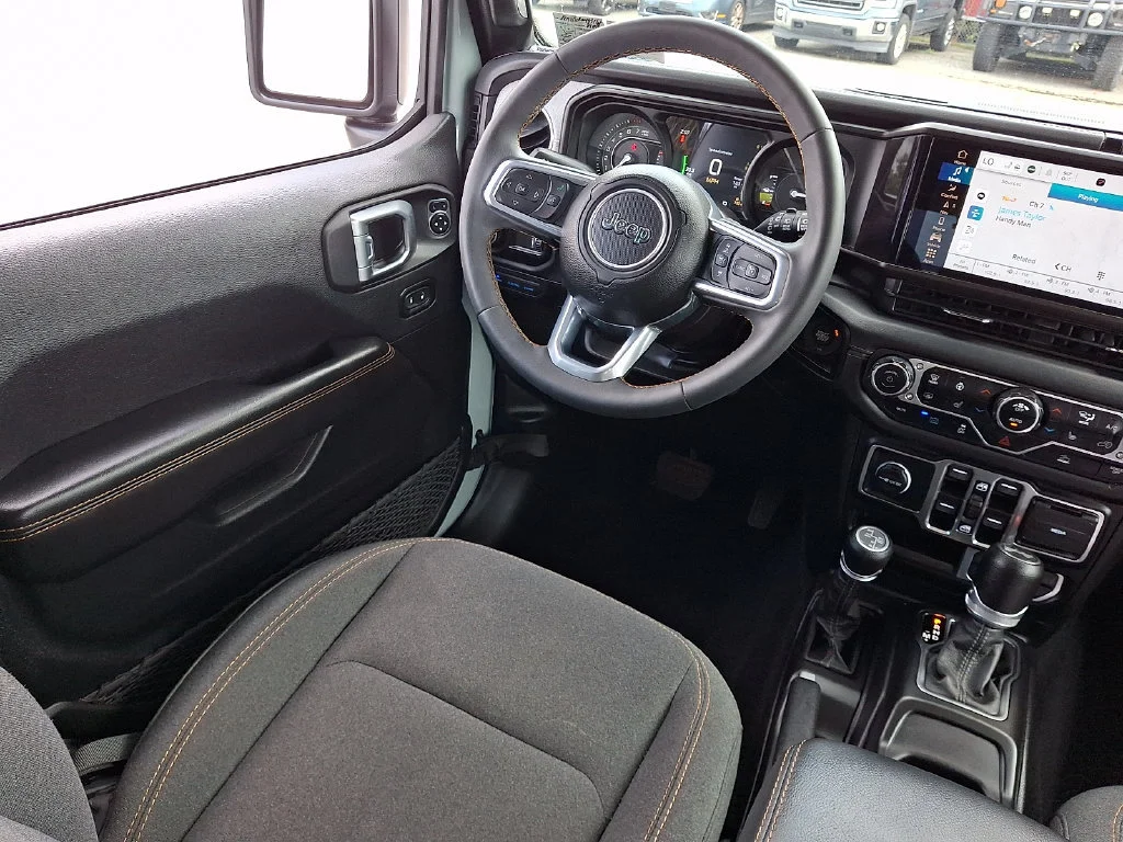 Used 2024 Earl Clearcoat Jeep Sahara image 15