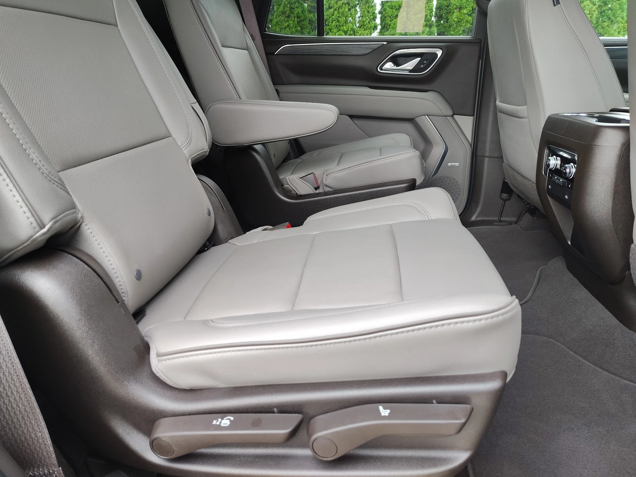 Used 2024 Frost GMC SLT image 14