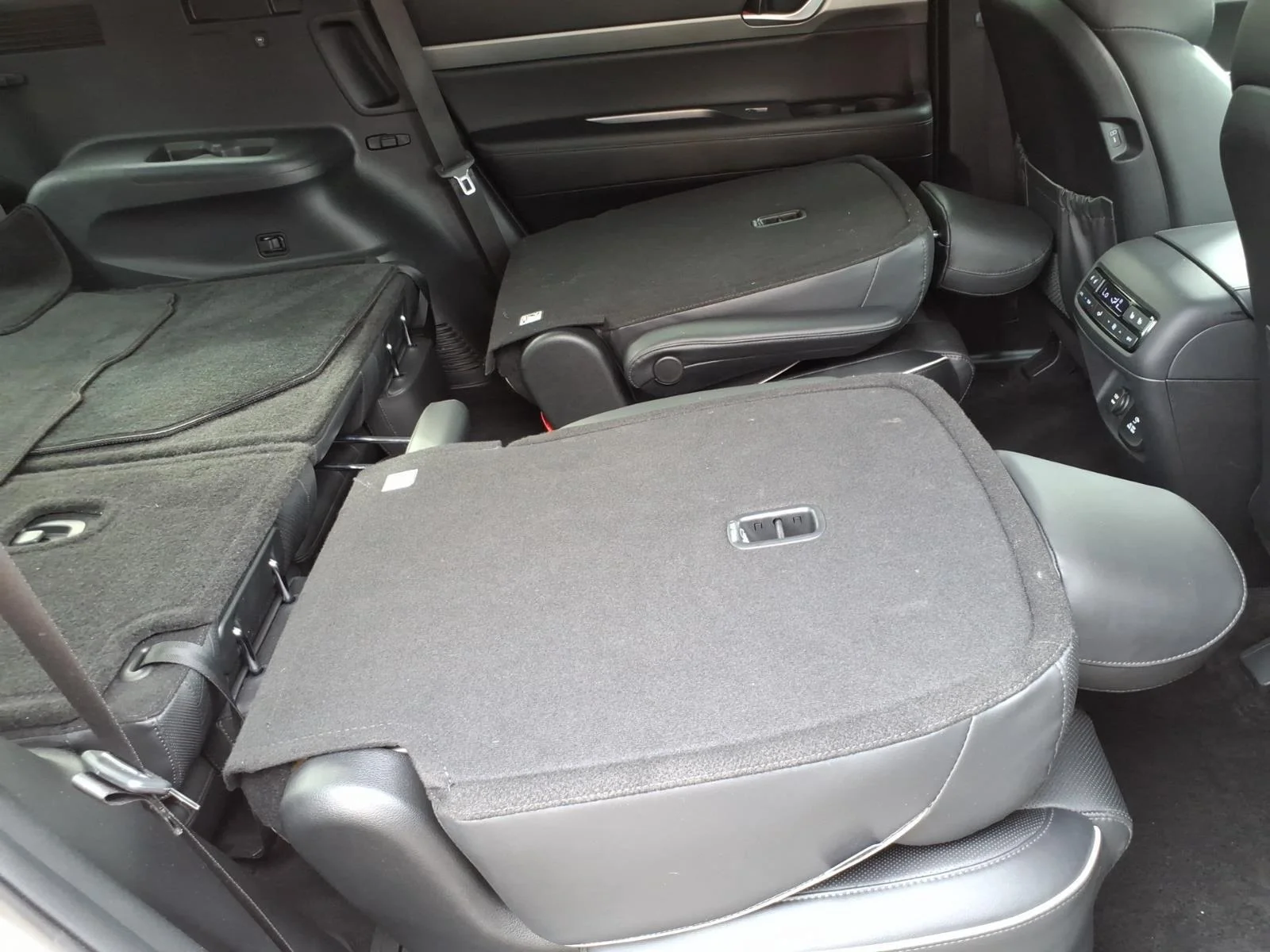 Used 2025 Hyper White Hyundai SEL Premium 7P image 30