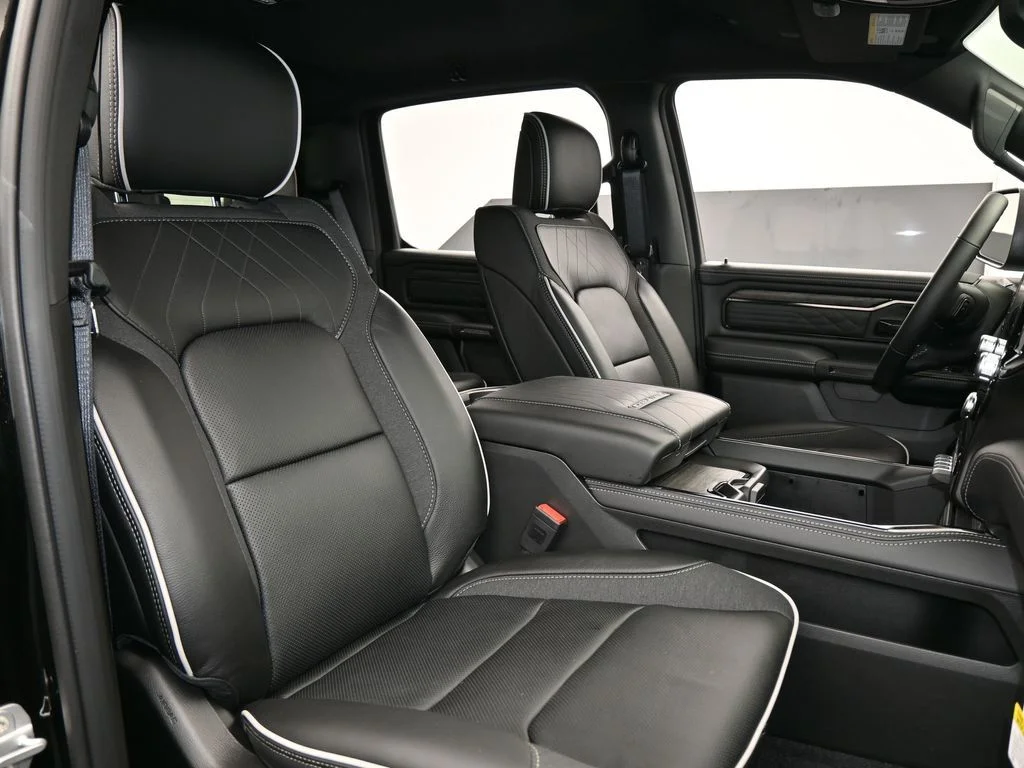 New 2026 Diamond Black Crystal Pearlcoat RAM Limited image 39