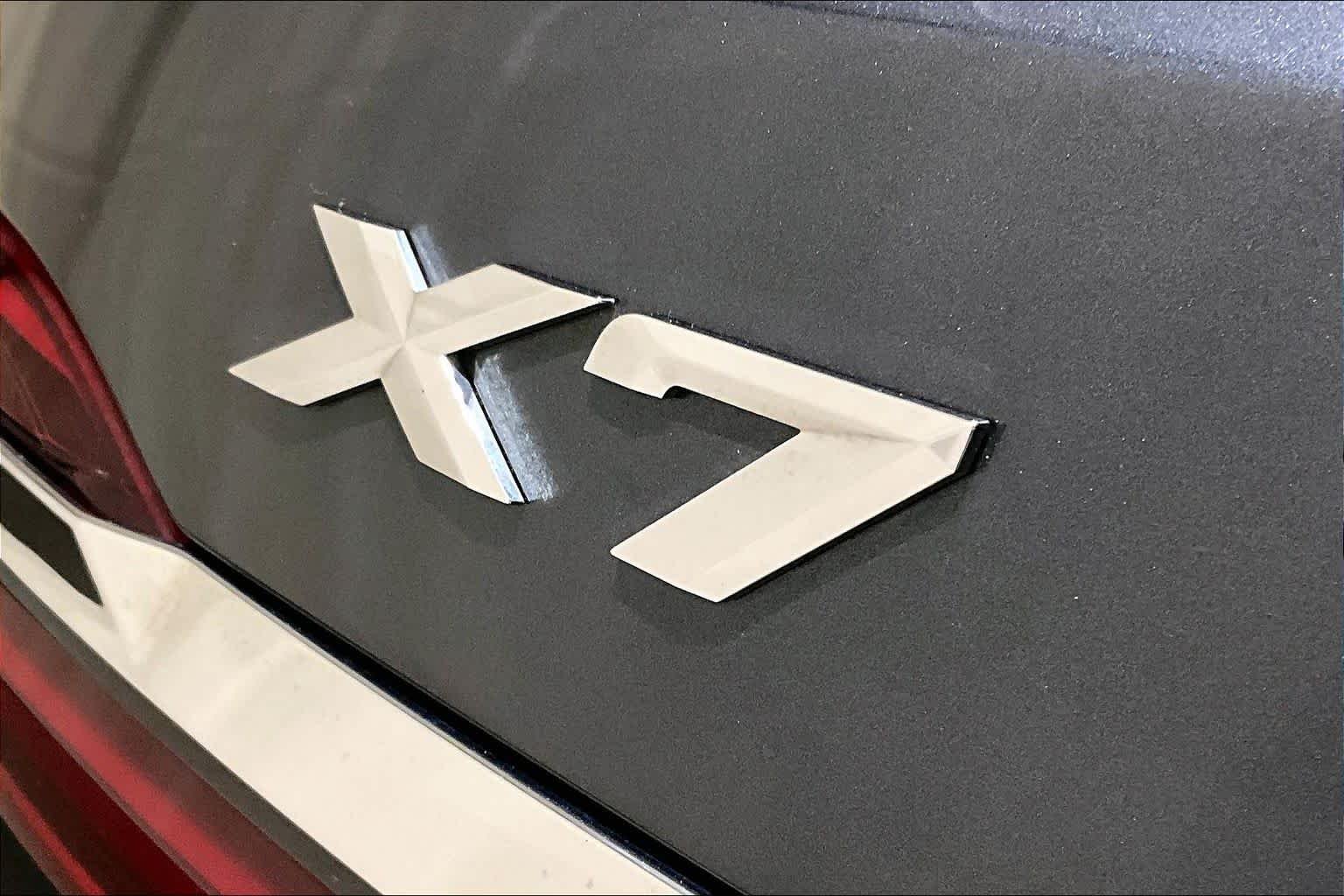 Used 2020 Arctic Gray Metallic BMW xDrive40i image 9