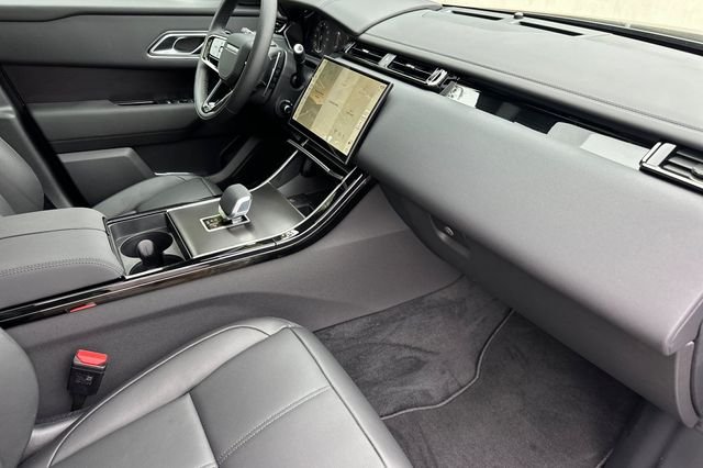 New 2026 Santorini Black Land Rover Dynamic SE image 14