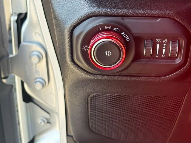 Used 2022 Silver Jeep Unlimited Sport Altitude image 10