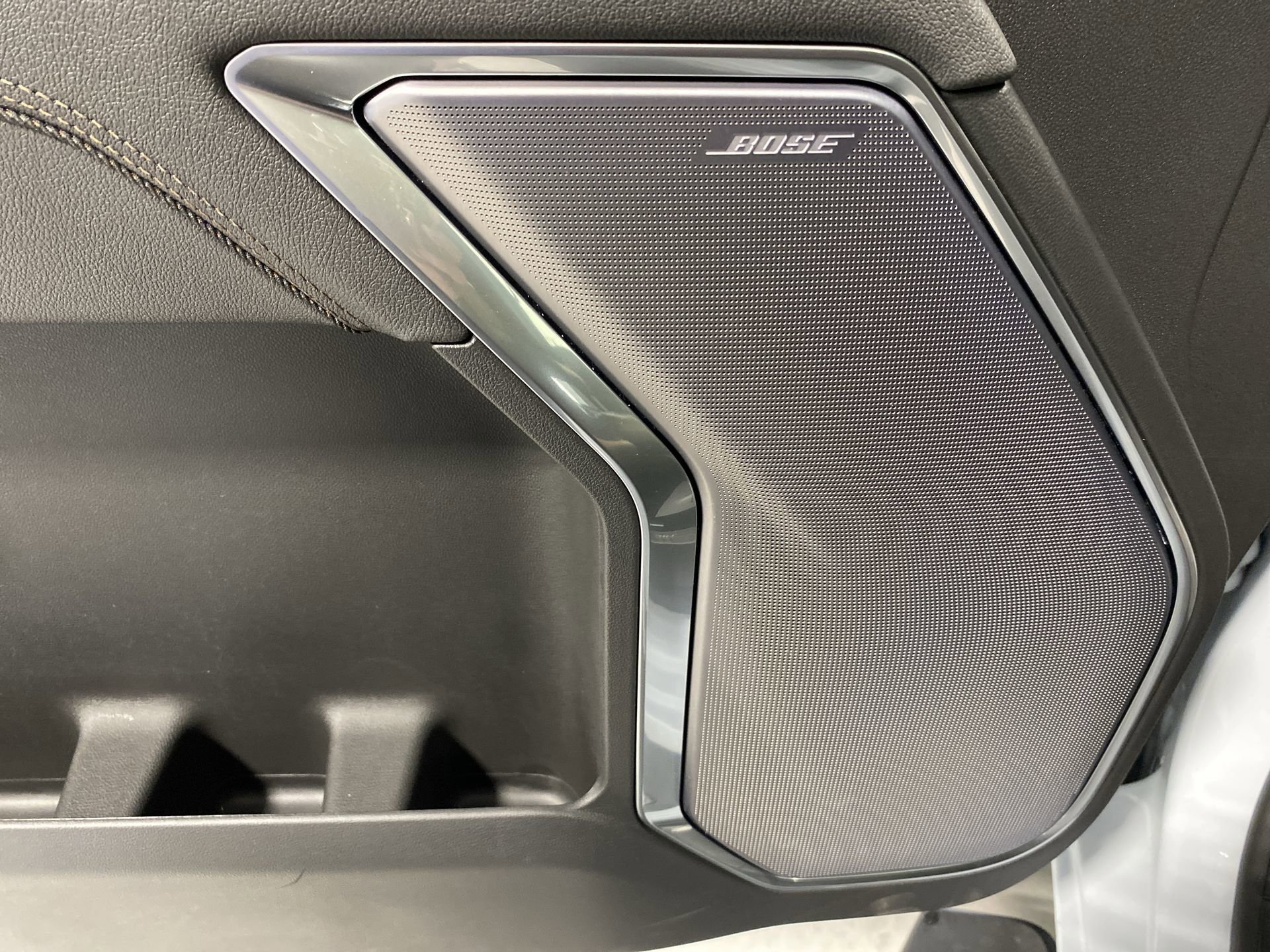New 2026 Polar White Tricoat Chevrolet High Country image 25