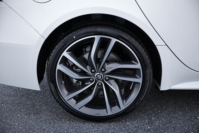 New 2024 Fuji White JAGUAR P300 R-DYNAMIC SE AWD image 13