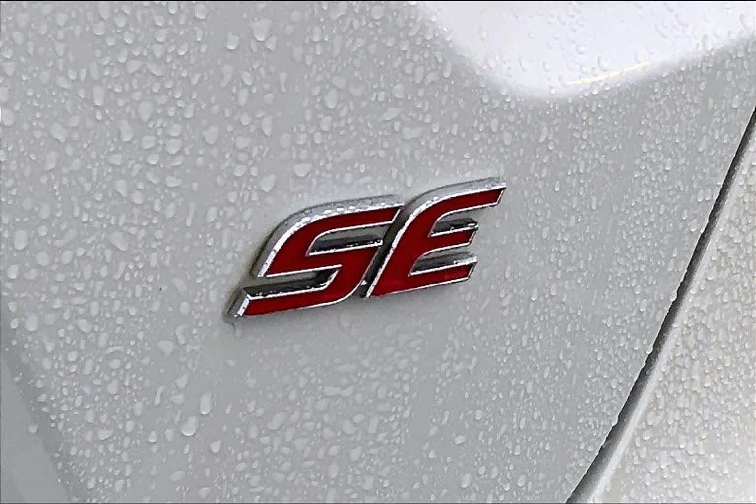 Used 2020 Super White Toyota SE image 9