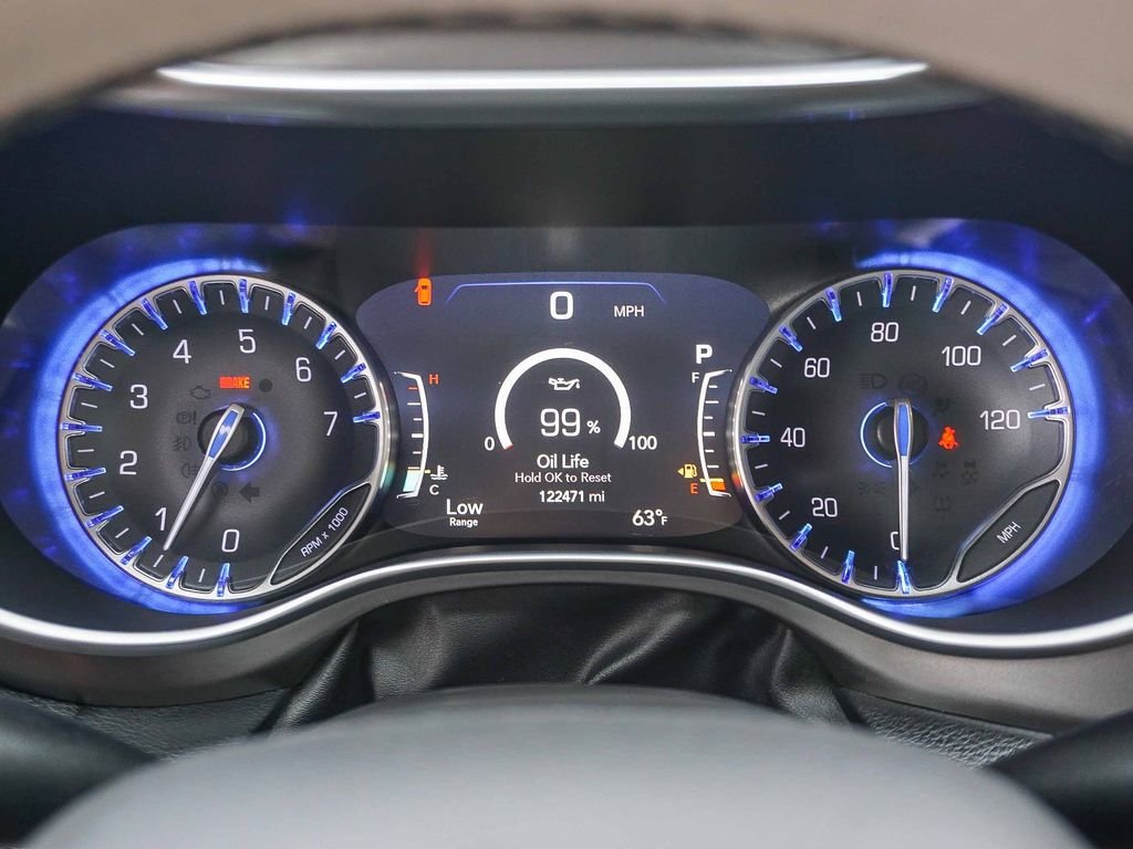 Used 2018 White Chrysler Limited image 22