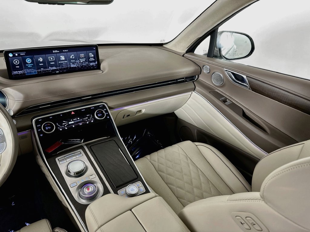 Used 2023 Silver Genesis 3.5T image 24
