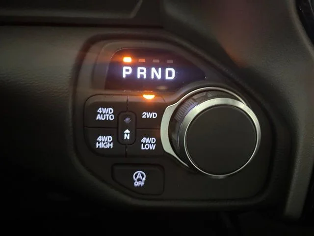 New 2026 Diamond Black Crystal Pearl-Coat Exterior Paint RAM BIG HORN image 39