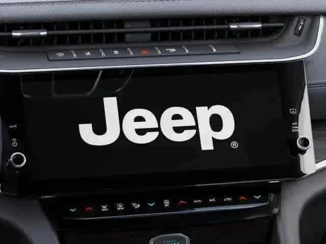 New 2026 Bright White Clear-Coat Exterior Paint Jeep Limited image 11
