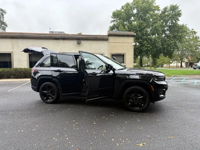 Used 2025 Diamond Black Jeep Altitude X image 29