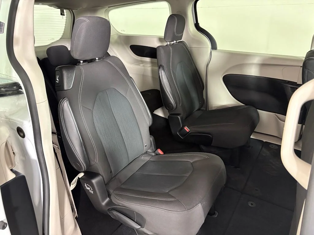 Used 2023 White Chrysler LX image 45