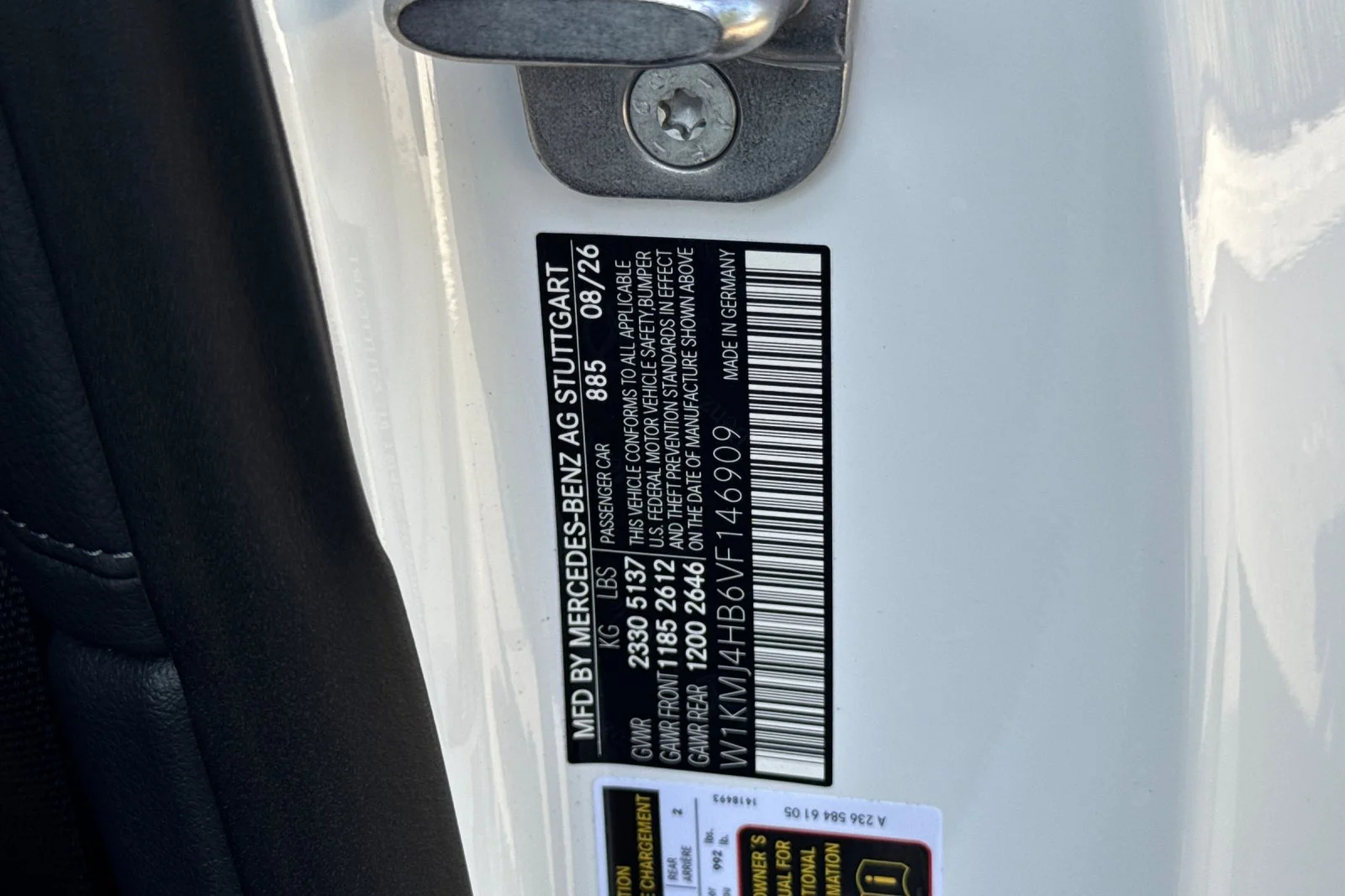 New 2027 MANUFAKTUR Moonlight White Metallic Mercedes-Benz CLE 300 image 24