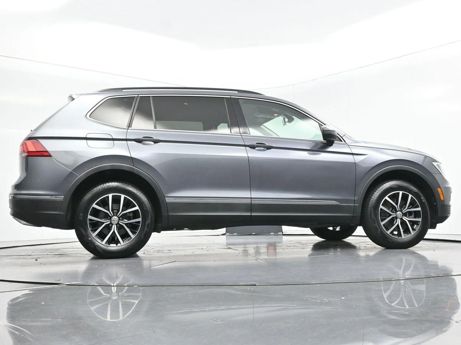 Used 2021 Platinum Gray Metallic Volkswagen SE image 45