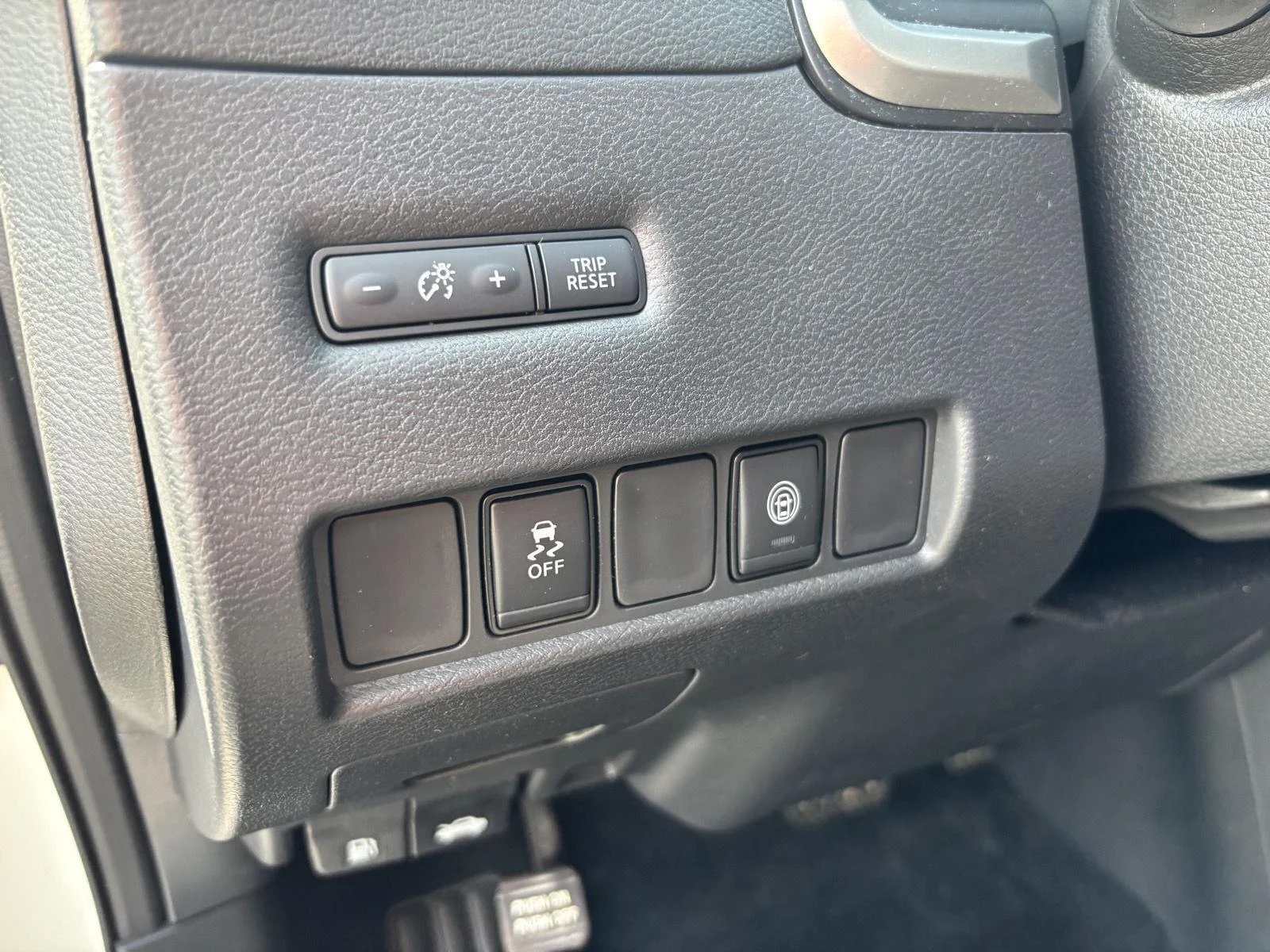 Used 2023  Nissan SV image 24