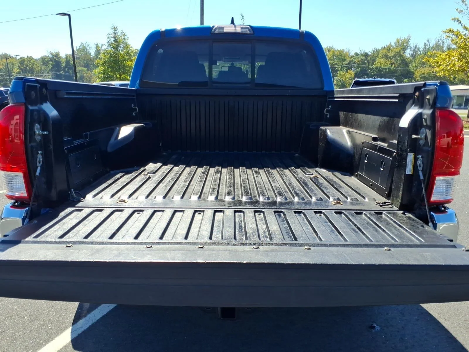 Used 2017 Blazing Blue Pearl Toyota SR5 image 18