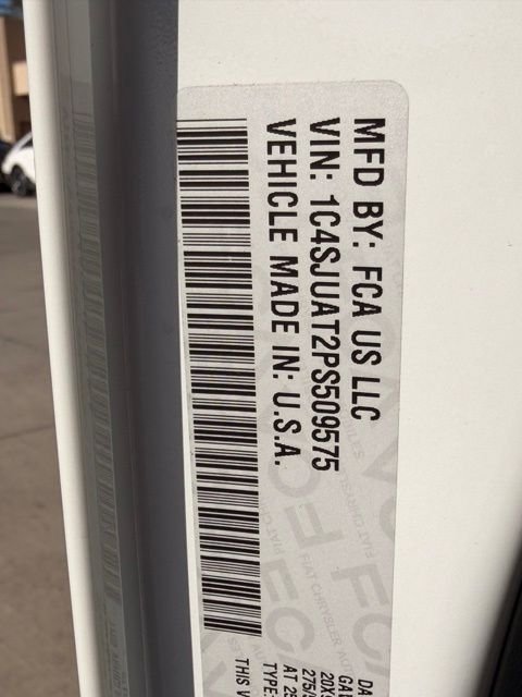 Certified Used 2023 White Wagoneer Base image 35