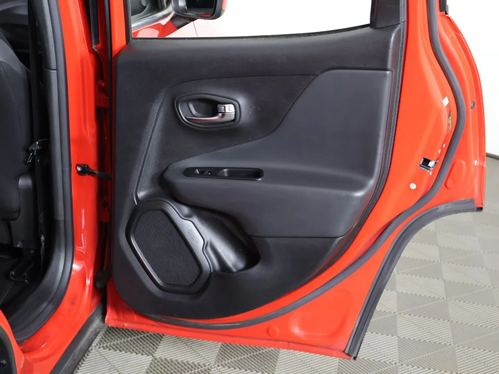 Used 2020 Red Jeep Latitude image 20