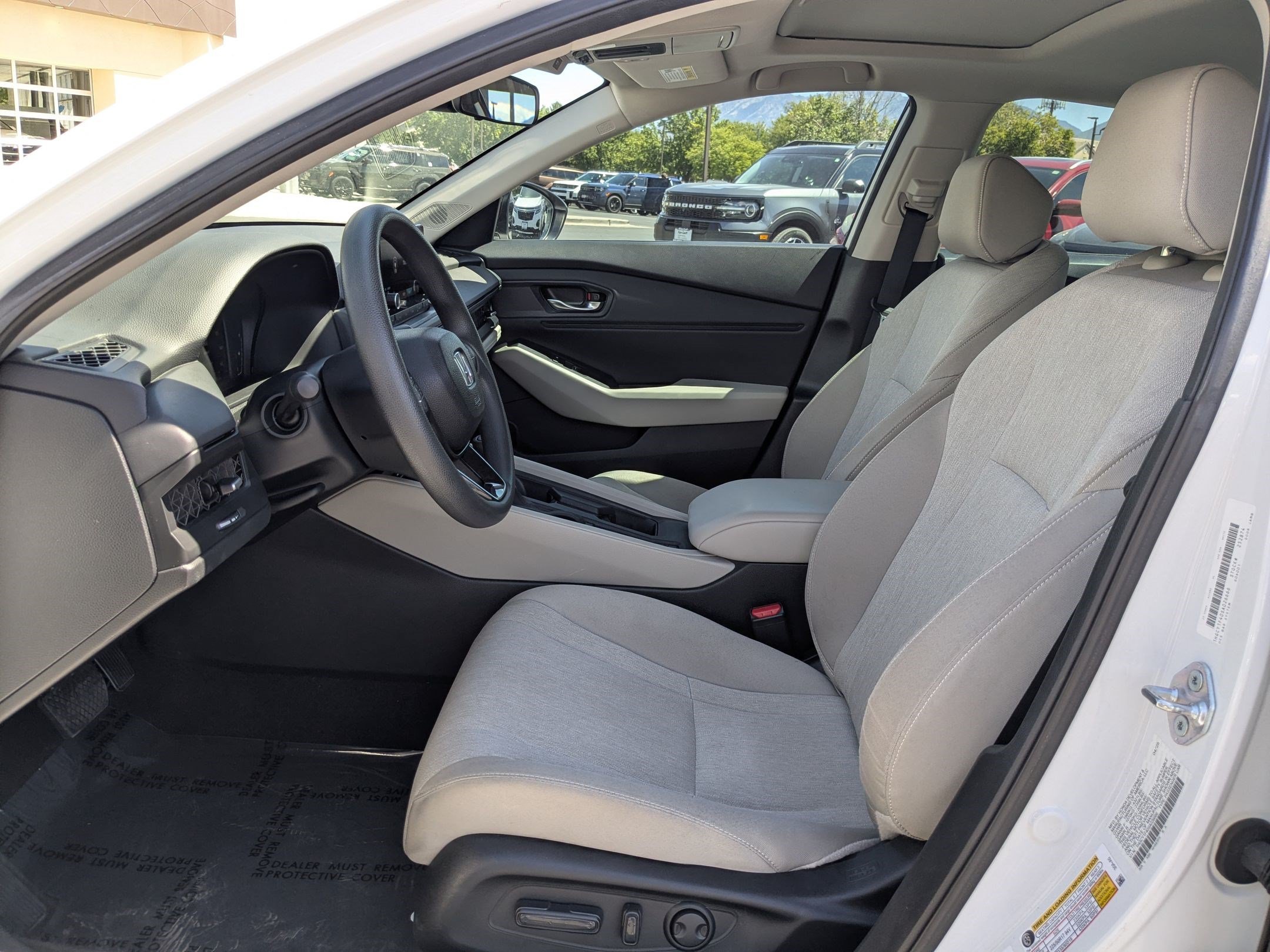 Ken Garff Cert 2025 White Honda SE image 16