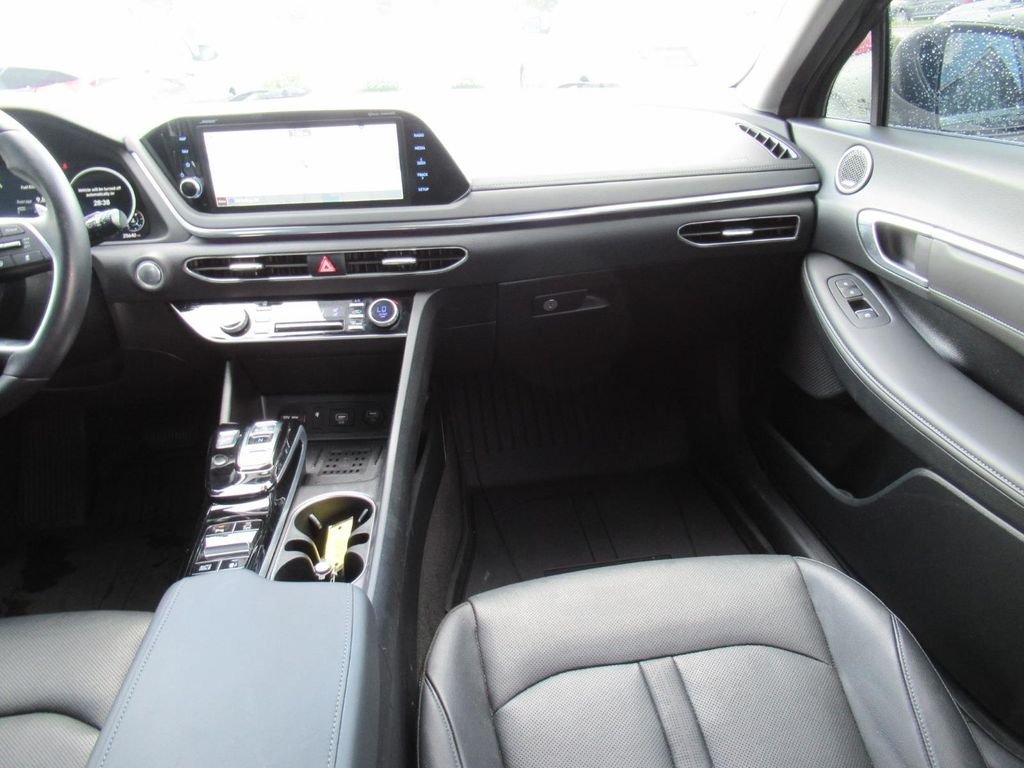 Used 2022 Black Hyundai Limited image 14