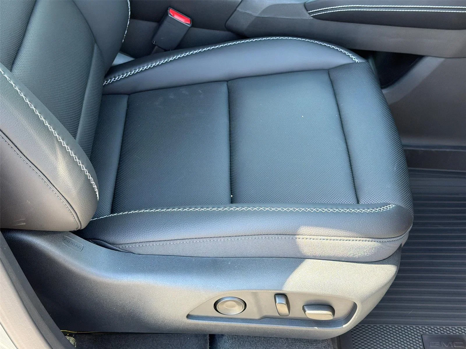 2026 GMC Terrain Denali - Photo 9
