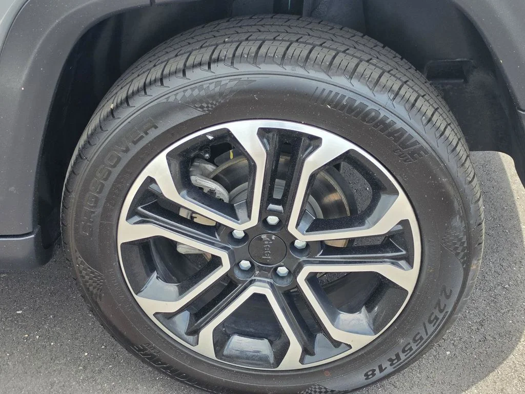 Used 2024 Gray Jeep Limited image 6