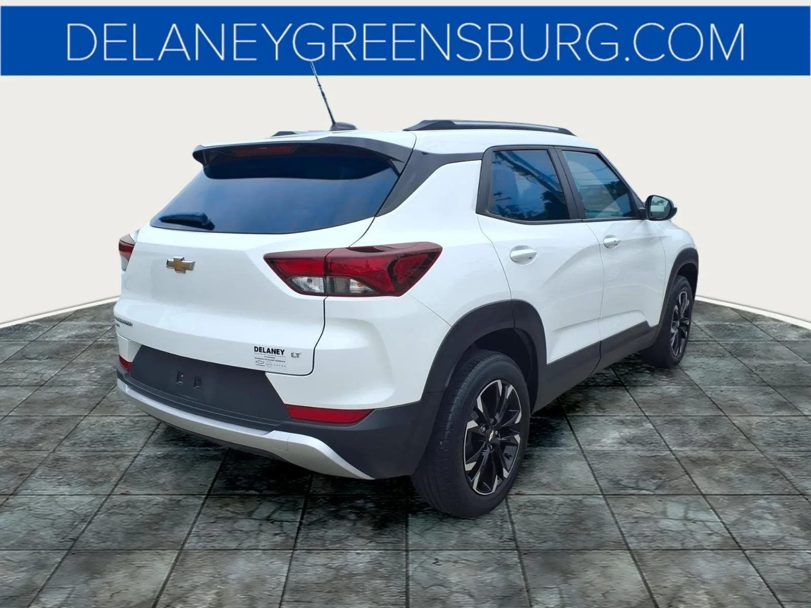 Used 2022 Summit White Gaz Chevrolet LT image 3