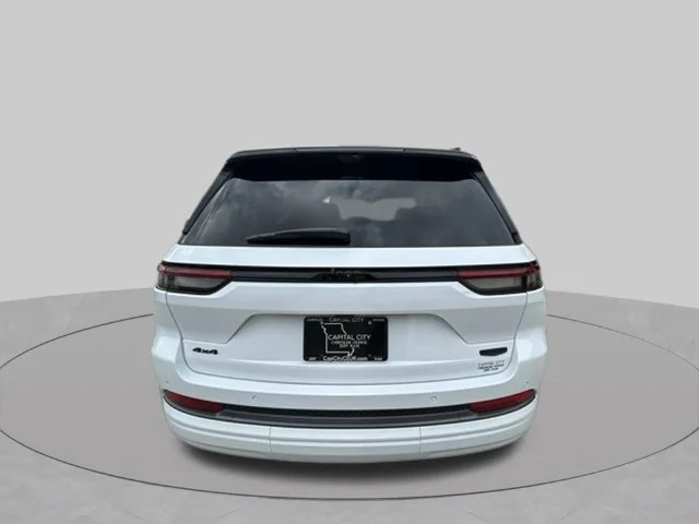 New 2027 Bright White Clear-Coat Paint Jeep Summit image 4