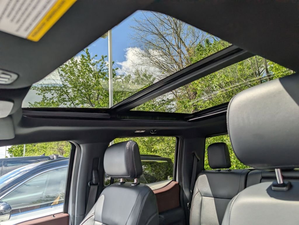 Used 2023  Ford Lariat image 17