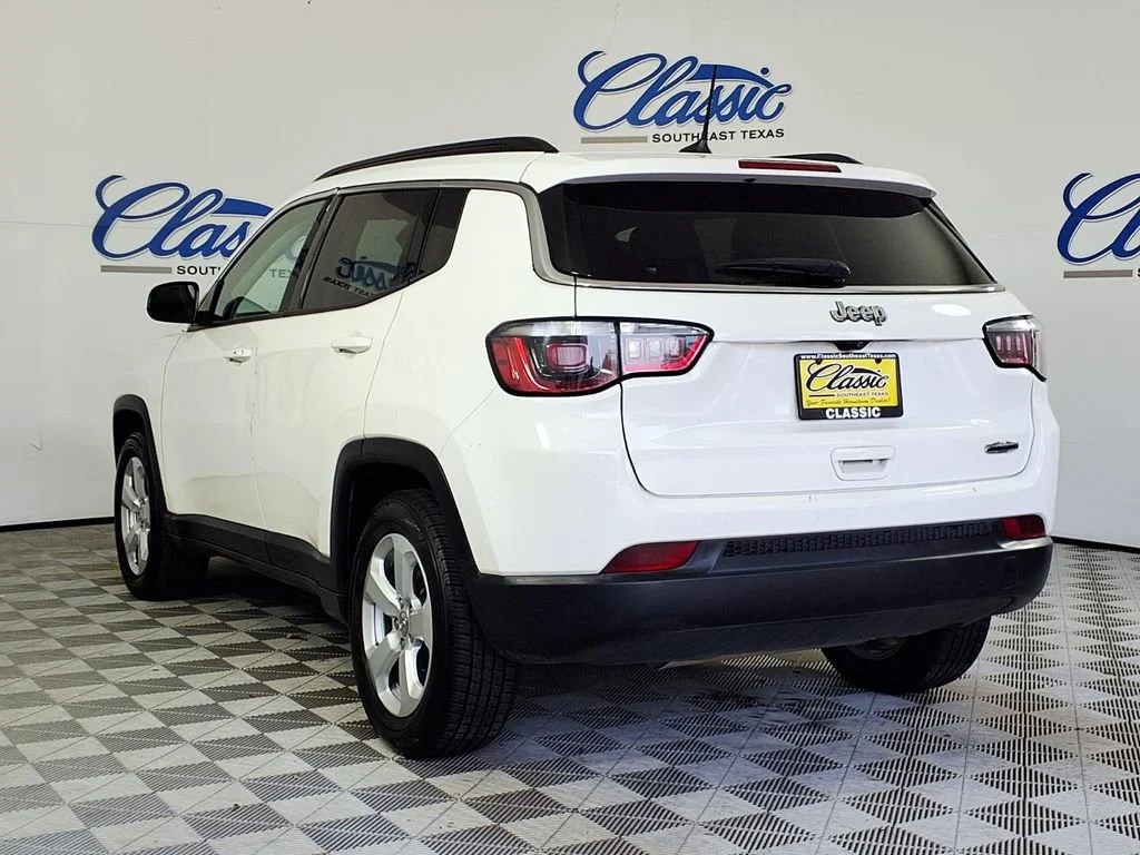 Used 2018 White Clearcoat Jeep Latitude image 2