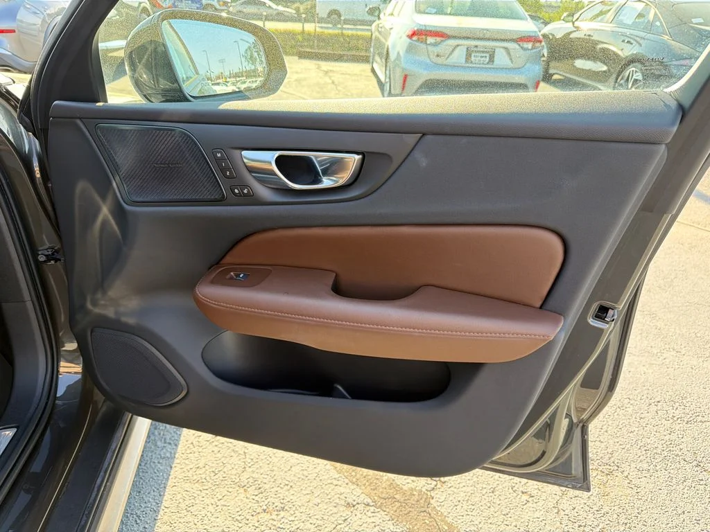 Used 2021 Green Volvo T5 image 14