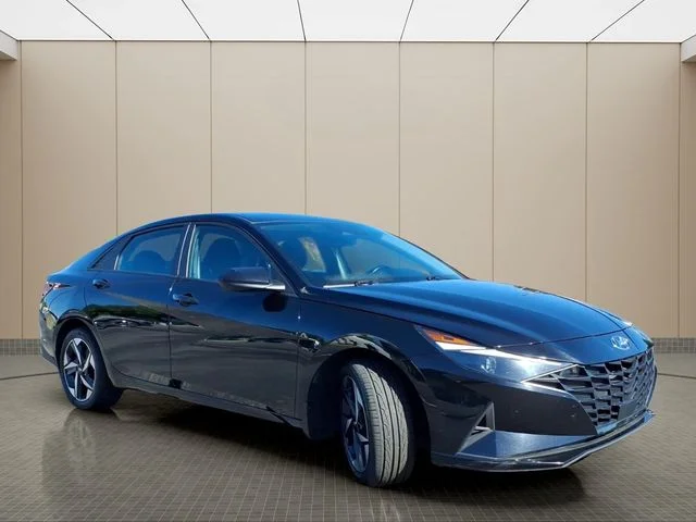 Used 2023 Black Hyundai SEL image 11