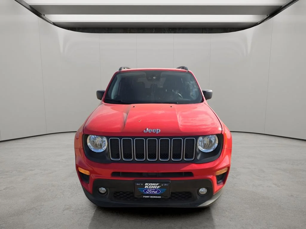 Used 2022  Jeep Latitude image 8