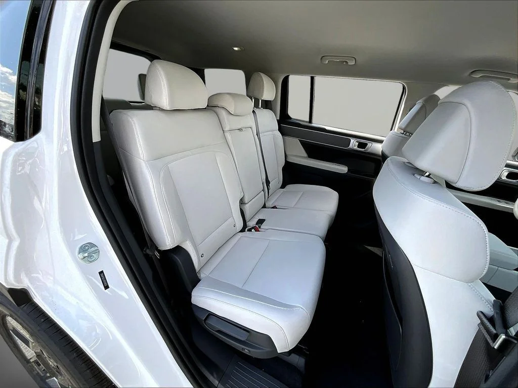 New 2026 White Hyundai SE image 9
