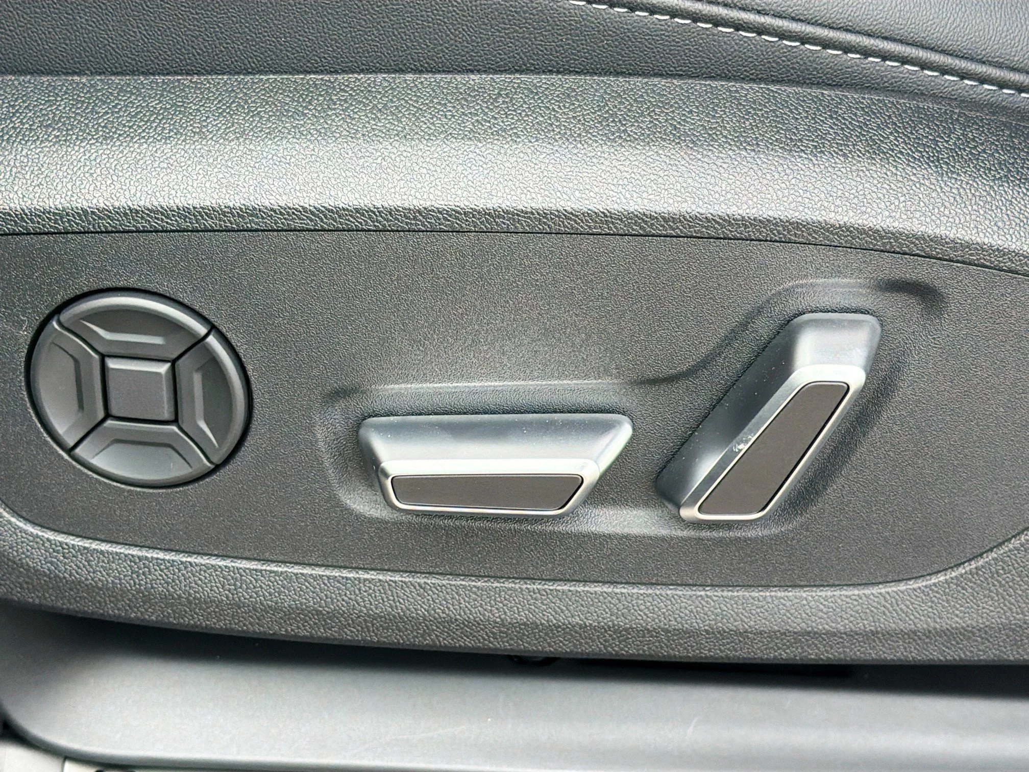 New 2026 Arrow Gray Pearl Effect Audi S line image 24